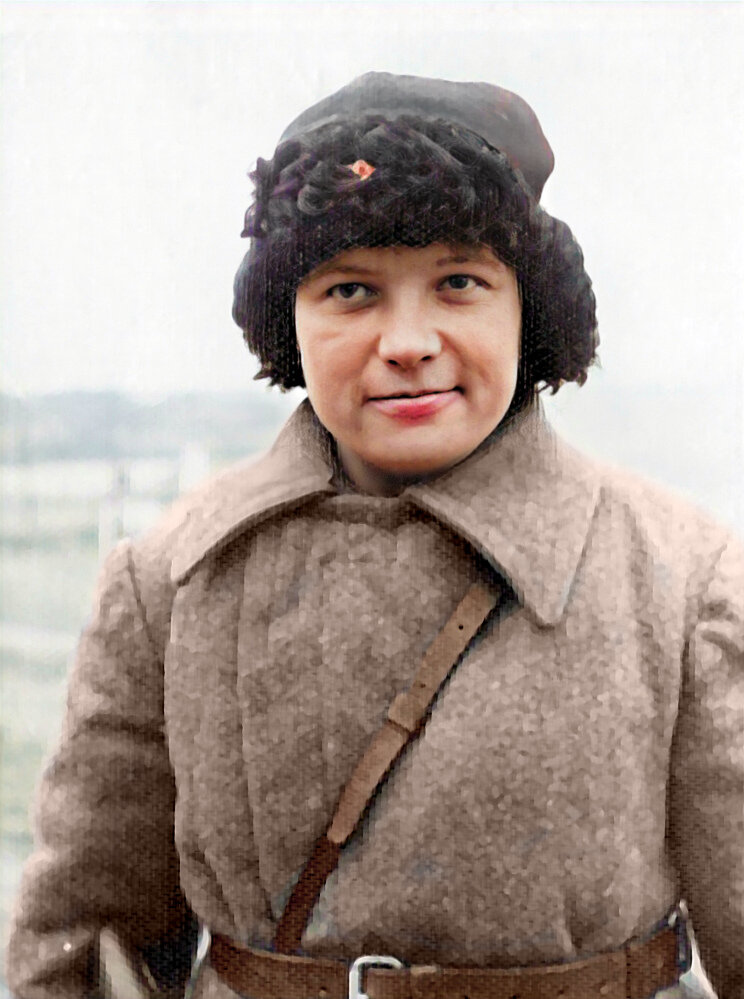 Онилова Нина Андреевна — командир пулеметного расчета 54-го стрелкового полка 25-й Чапаевской стрелковой дивизии Приморской армии Крымского фронта, старший сержант. 1942.