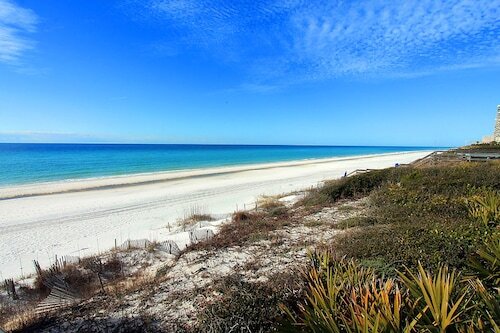 Andrews State Park, Розмари-Бич и Сисайд. До ближайшего аэропорта Northwest Florida Beaches International Airport - 26 км.