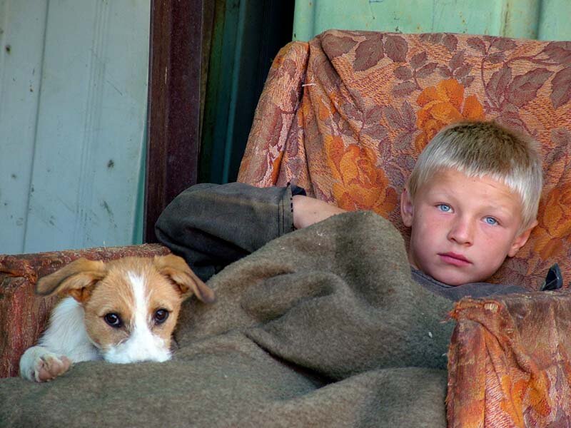 Мальчонок. Бездомный мальчик. Беспризорный мальчик. Мальчики на продажу.