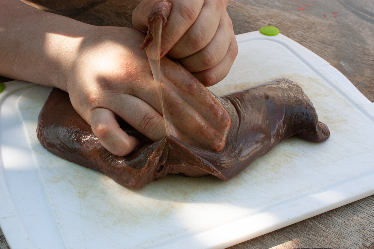 Очистить печень от плёнок.