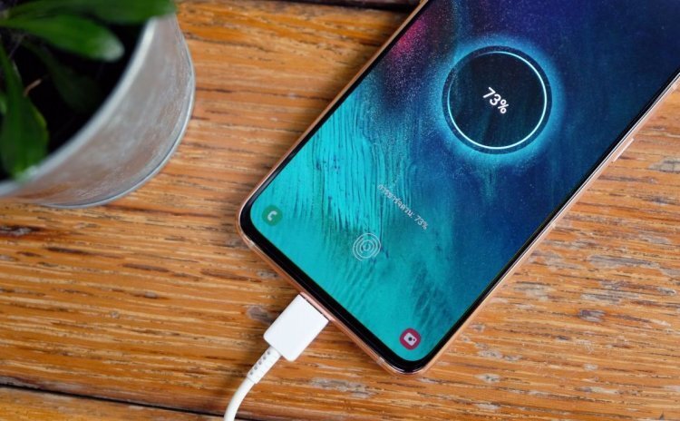 Смартфон заряжается в обратную сторону? Вы такой не один