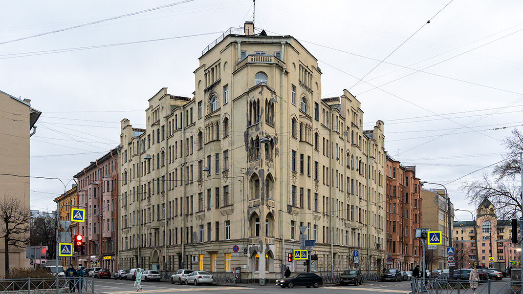 Доходный дом А. М. Эрлиха. Иногда здание именуют «домом-кораблем»