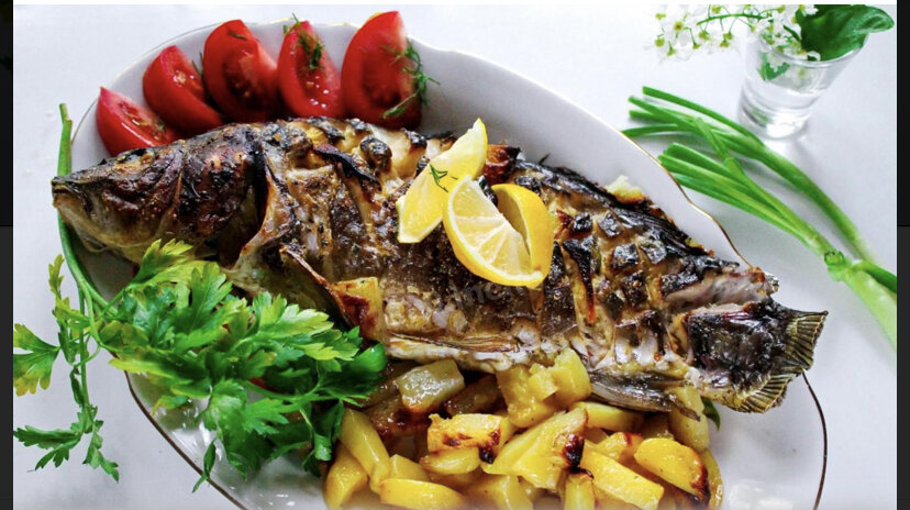 Запеченый карп с картофелем. Из открытых источников интернета