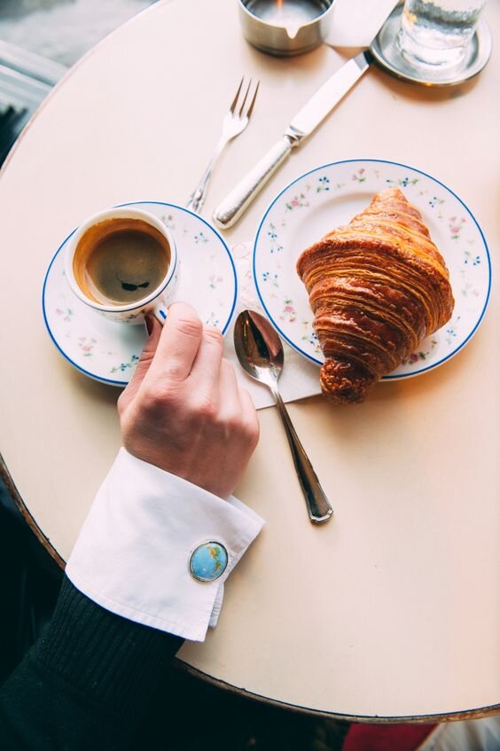 Иногда достаточно маленькой детали: запонки, часы, галстук.