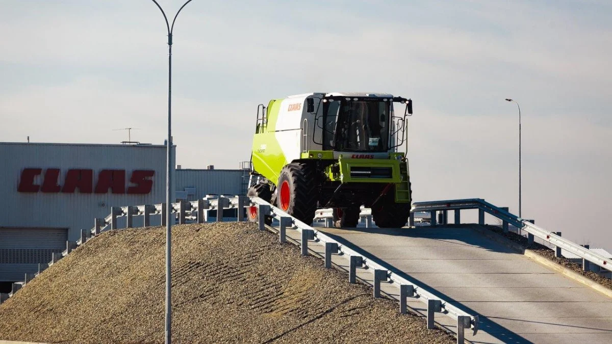 Иностанное оборудование для производства простейших автокомпонентов настолько автоматизировано, что даже сиволапым не по силам где-либо напортачить.