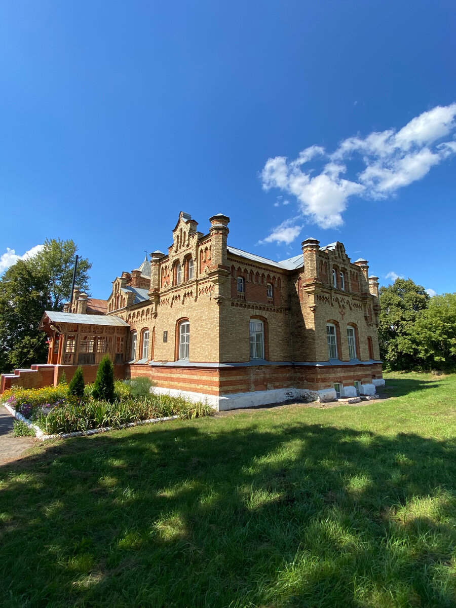 Дворец для любимой в селе Сафоновка Кореневского района Курской области