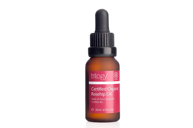 Certified Organic Rosehip Oil, Trilogy 
Бутылочку органического масла шиповника Кейт подарили во время ее визита в Новую Зеландию. Теперь герцогиня заказывает это масло постоянно, оценив его антиоксидантный эффект.