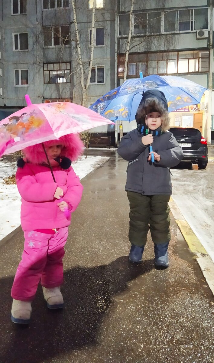 Второй день у нас дожди, отсюда слякоть, грязь и гололедица