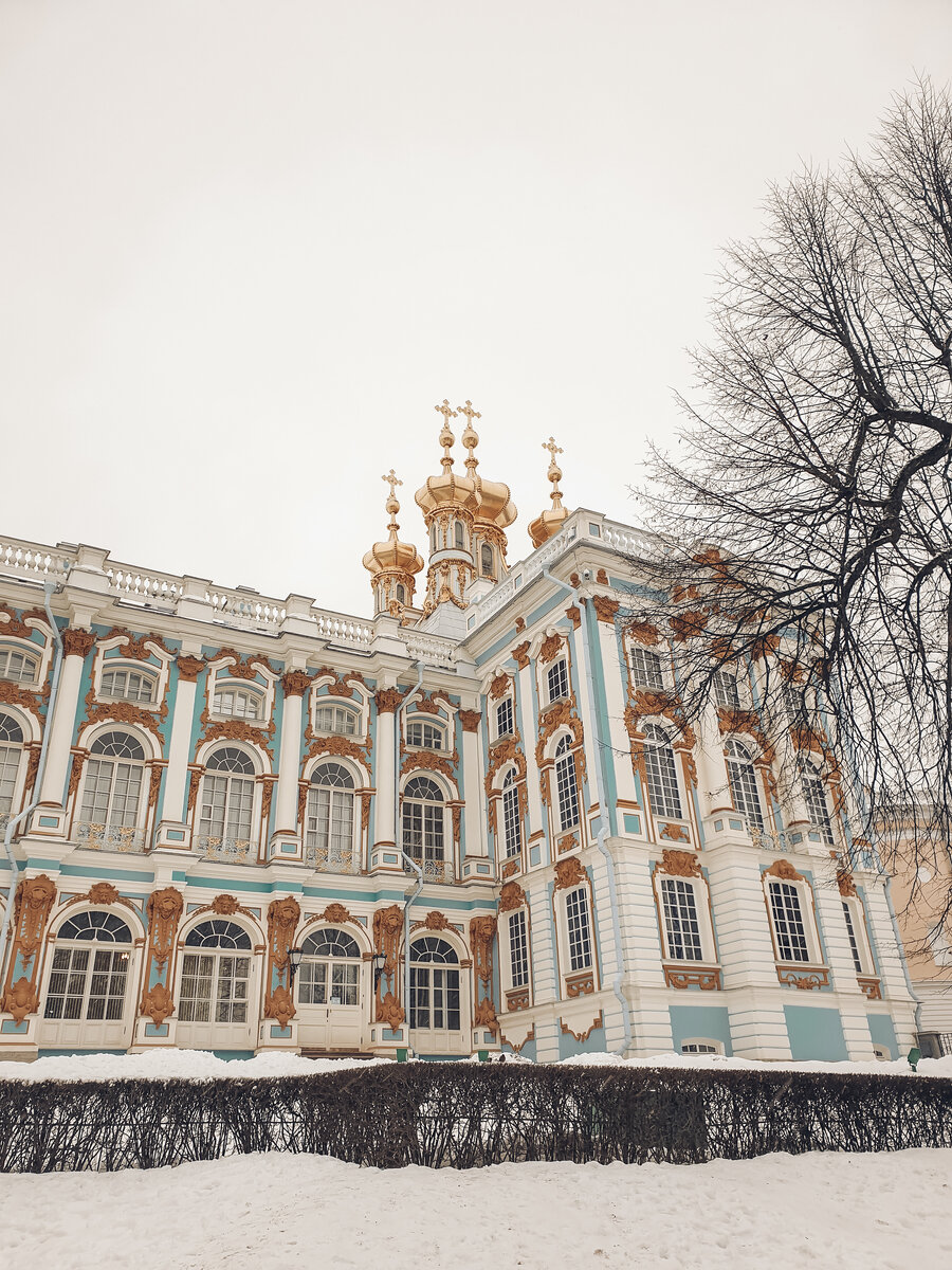 Царкое село. Екатерининский дворец. Далее, в галерее много фотографий с описанием залов дворца.