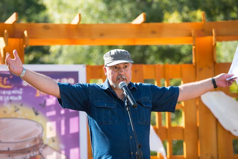 "Путешественник во времени" читает свои стихи на "Послевкусии лета - 2019"