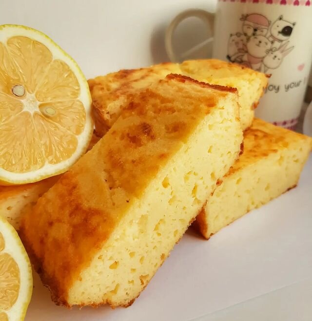 Нежный лимонный манник на кефире без муки в духовке: простой рецепт - Лайфхакер