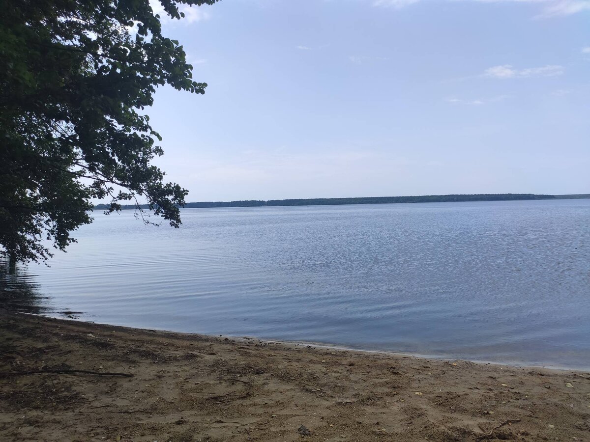 Прекрасная водная гладь Святого озера