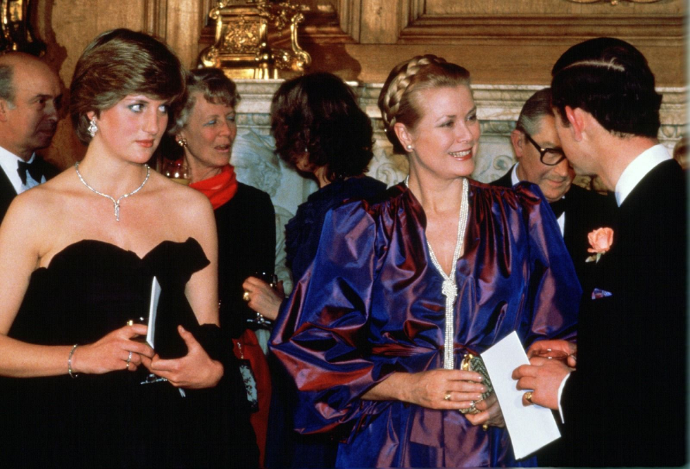 Диана, Грейс и Чарльз, 9 марта 1981, Голдсмит-холл. (с) Getty Images