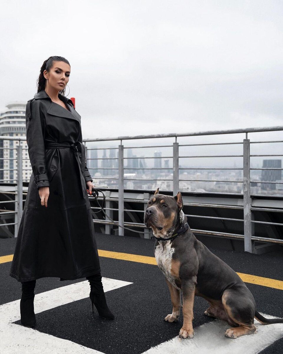    39-летняя украинская певица Анна Седокова после начала спецоперации с мужем Янисом Тиммой уехала в США