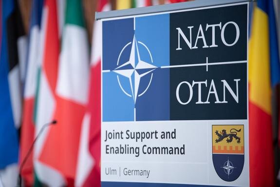    Логотип НАТО, Stefan Puchner/dpa