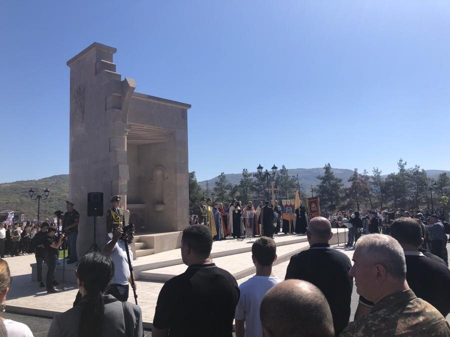 В столице Арцаха состоялся многотысячный Крестный ход в память о павших на 44-дневной войне героях. Фоторепортаж