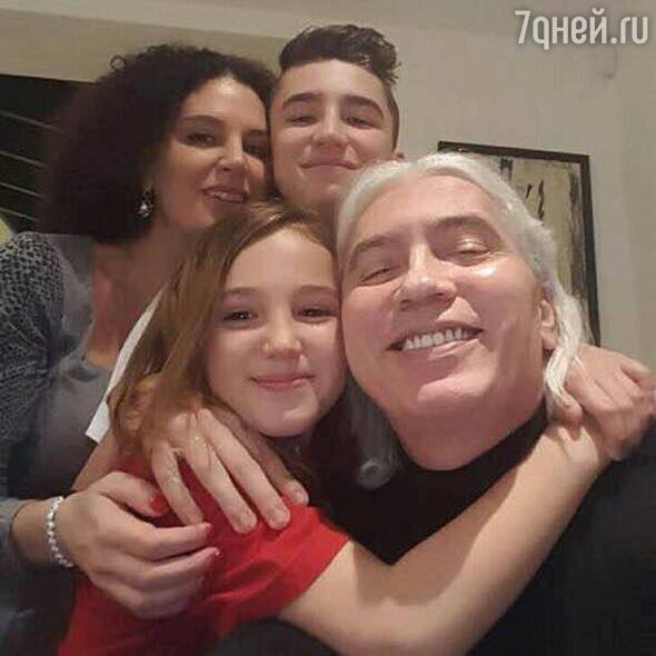   Дмитрий Хворостовский с семьей © facebook.com/ Hvorostovsky/globallookpress.com