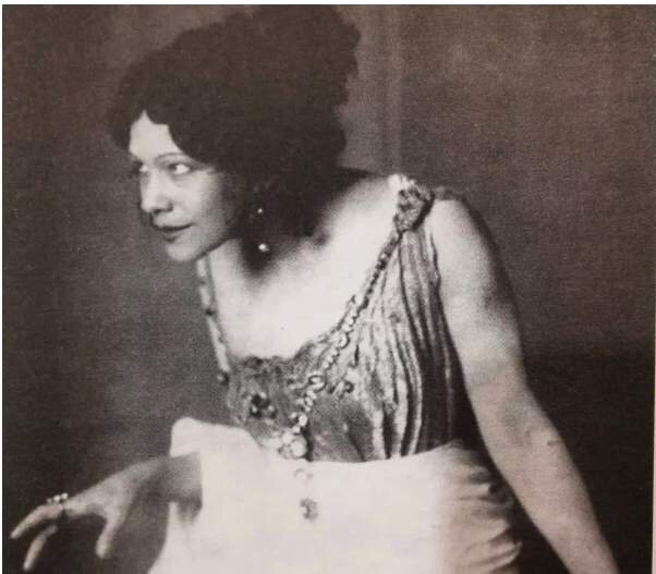 Тилла Дюрье в образе Цирцеи