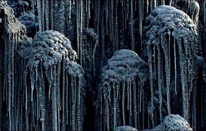 https://qil.ru/wp-content/uploads/2019/03/black-icicles.jpg