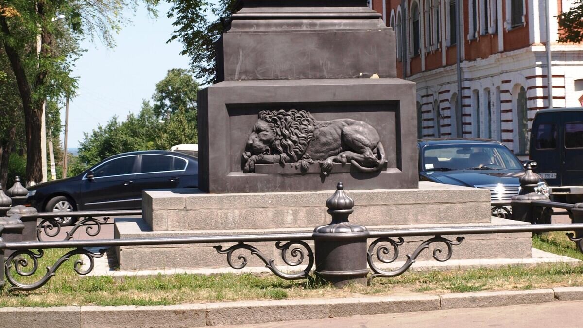    Памятник на месте отдыха Петра 1 после Полтавской битвыCC BY-SA 3.0 / Batsv /