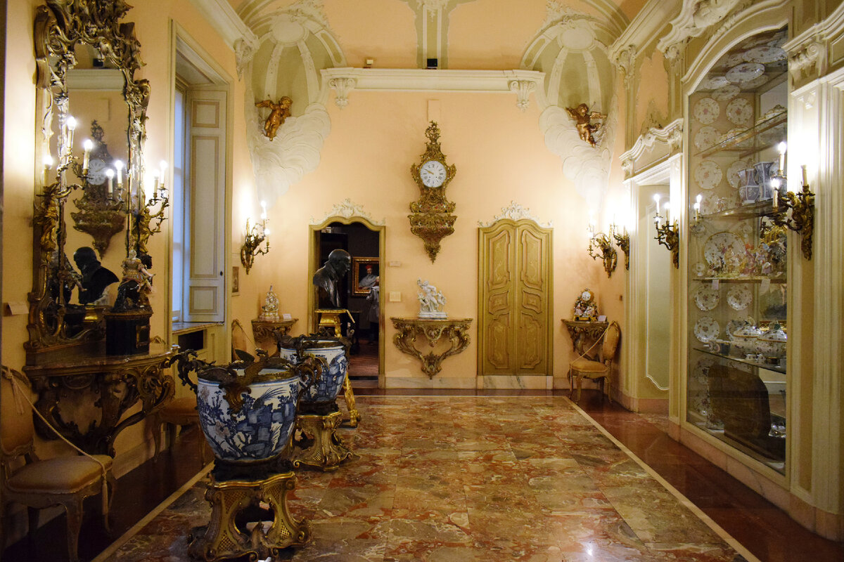 Интерьер музея Польди-Пеццоли в Милане