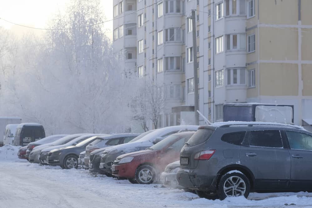    Штраф за прогрев машины во дворе: какой есть запрет в жилых зонах