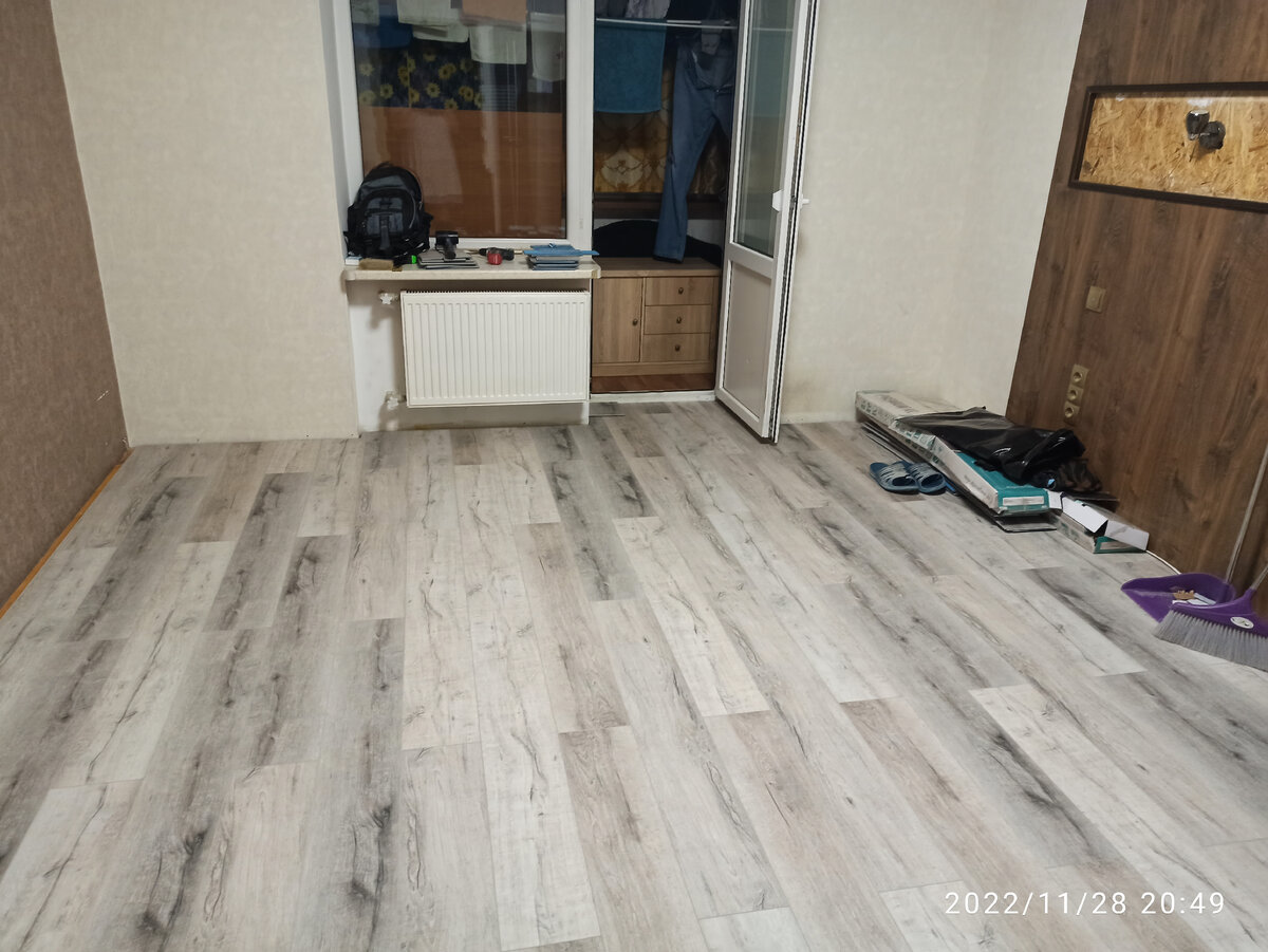 Каменный ламинат уложен