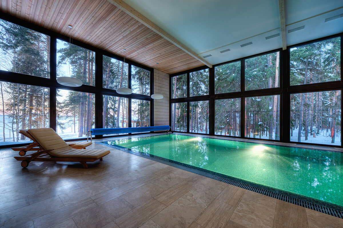 Как и все остальные интерьеры дома, помещения wellness-зоны оформлены в минималистичном стиле, без излишнего декорирования