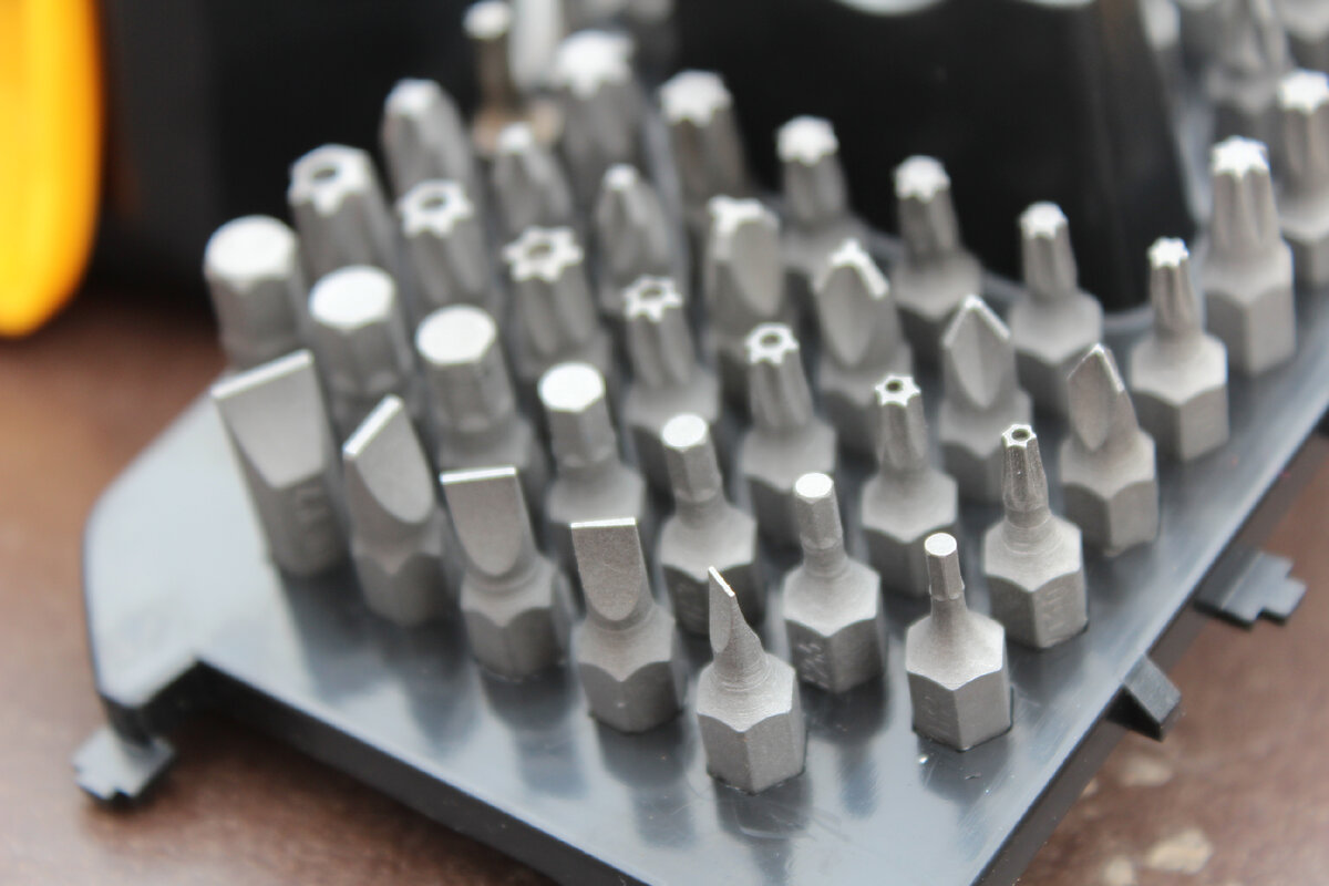 Отвертка – полезный и распространенный бытовой инструментов. С ее помощью можно что угодно разобрать, собрать или починить.-11