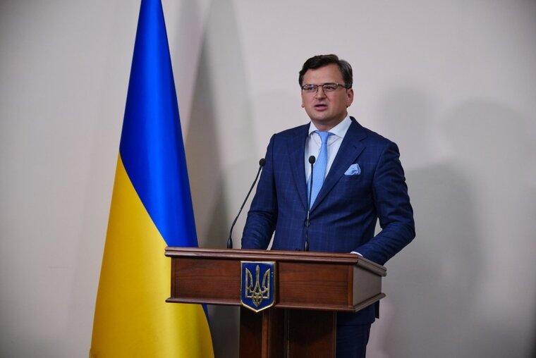 Кулеба опроверг информацию о просьбе Украины разместить иностранные войска