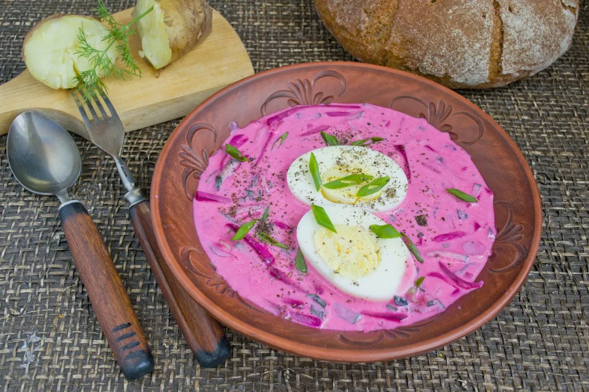 Свекольник ингредиенты холодный. Холодник. Белорусская кухня холодник. Свекольник холодник. Белорусская холодник окрошка.