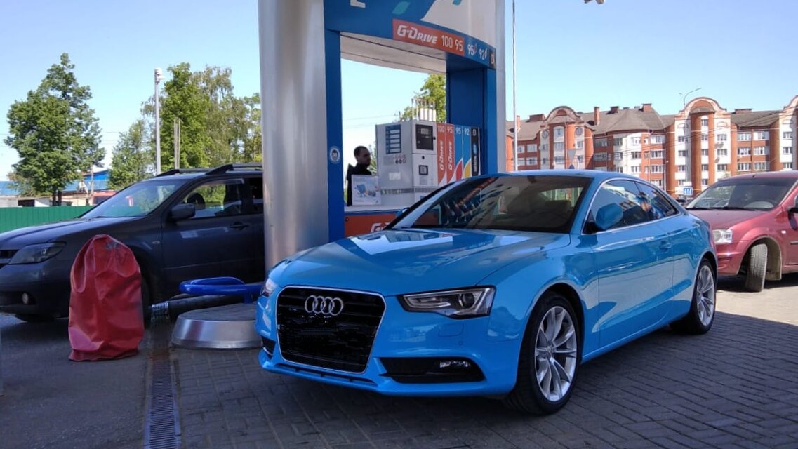 Небесно голубой цвет авто