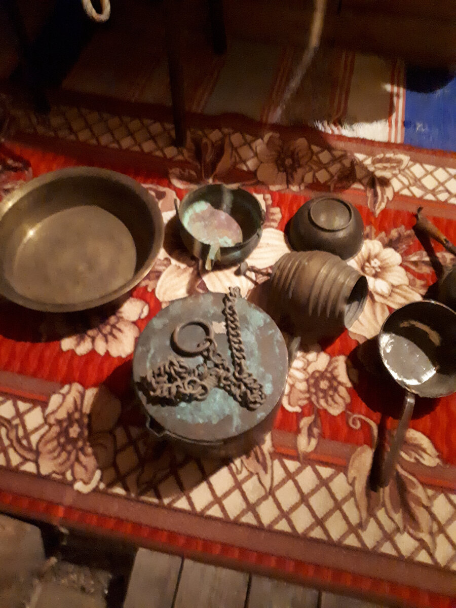 Предметы найденные в пункте приёма металлолома.