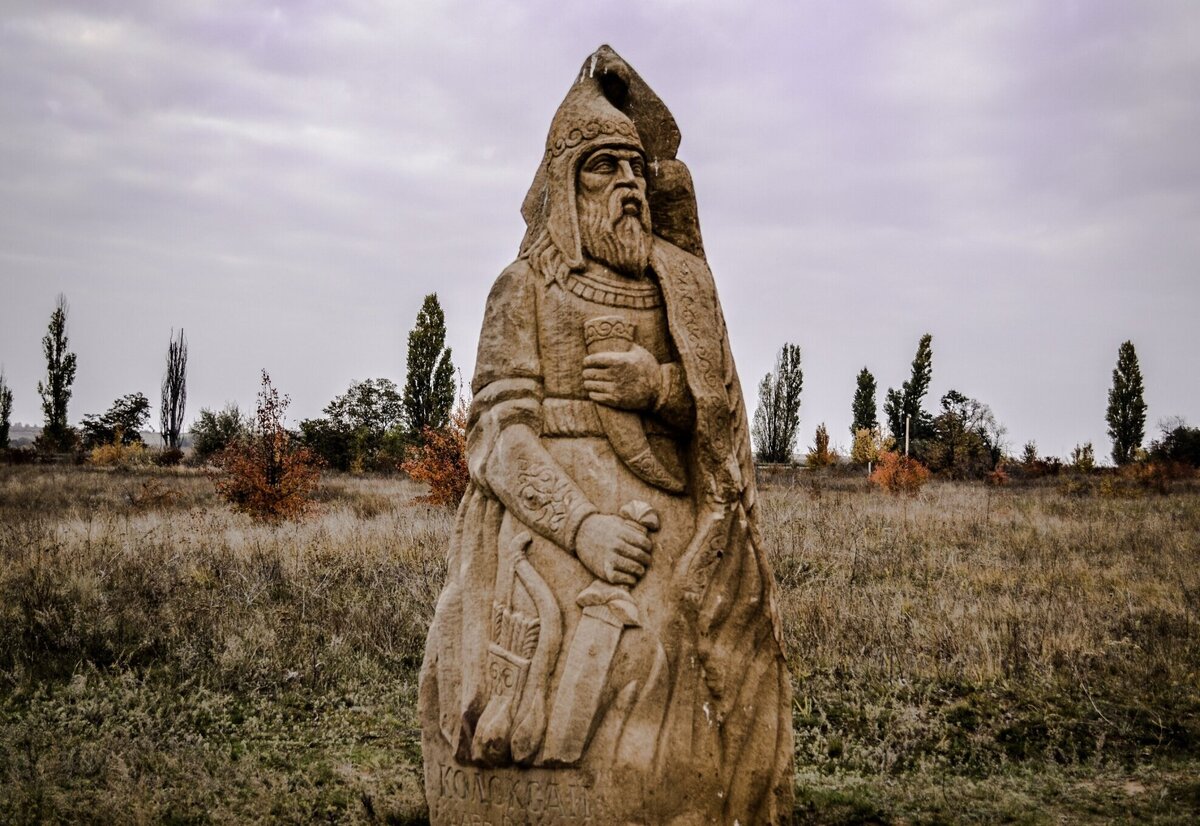 Скульптура, изображающая Колоксая (ландшафтный парк Клебан-Бык, Константиновский район Донецкой области)