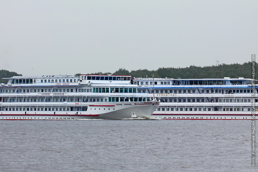 Корабль Кронштадт водоход. Теплоход Кронштадт водоход.