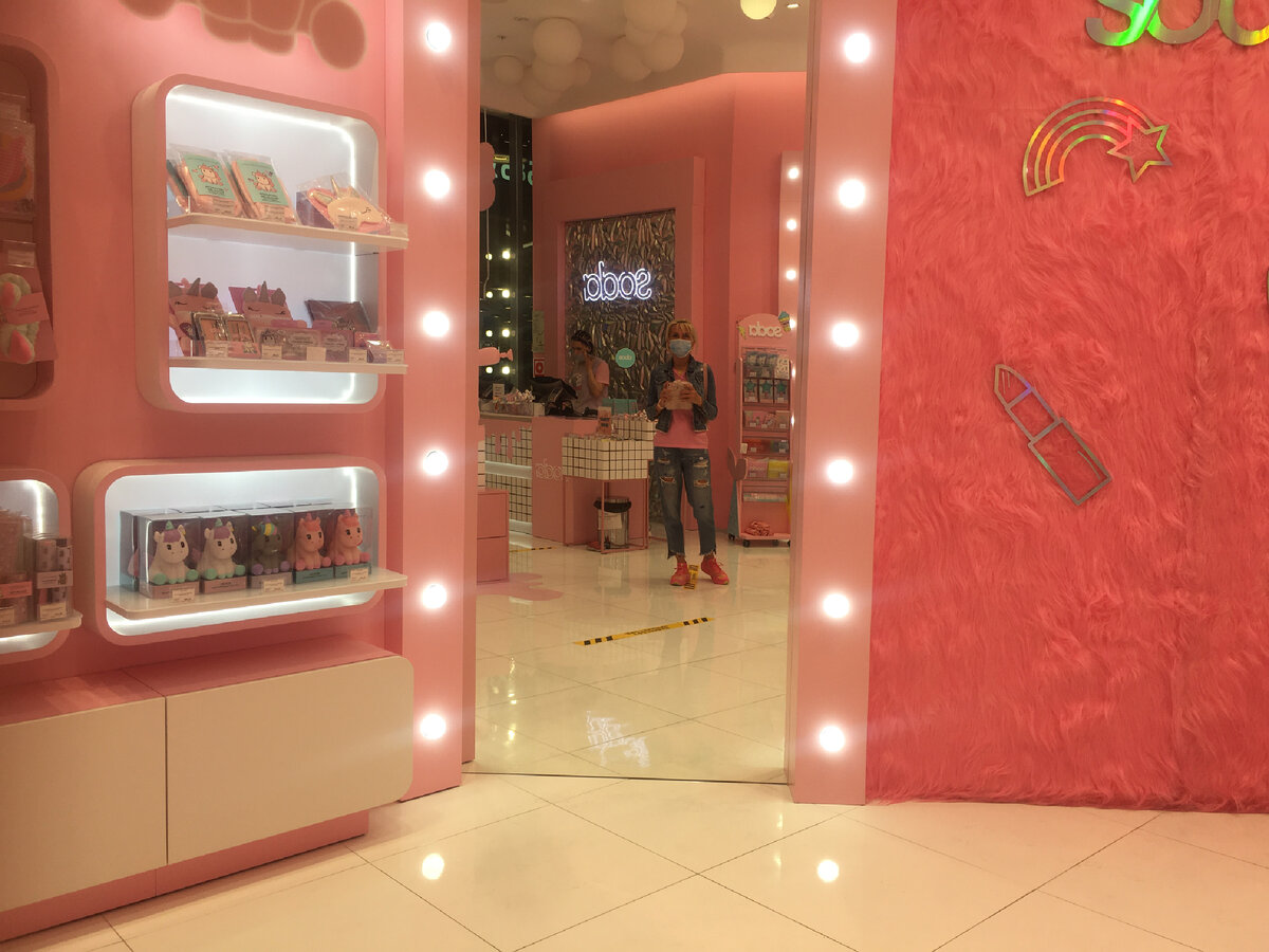 Автор в магазине 