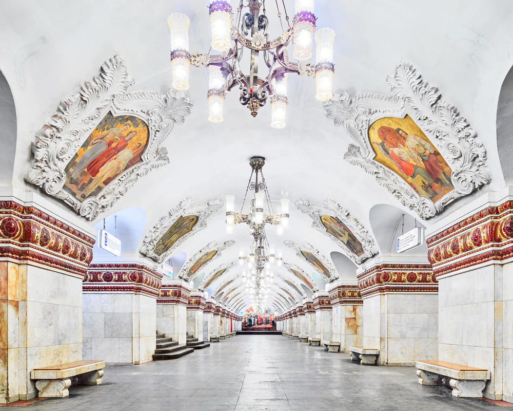 Метрополитен москвы. Станция метро Киевская. Дэвид Бурдени Московское метро. Метро Киевская декор