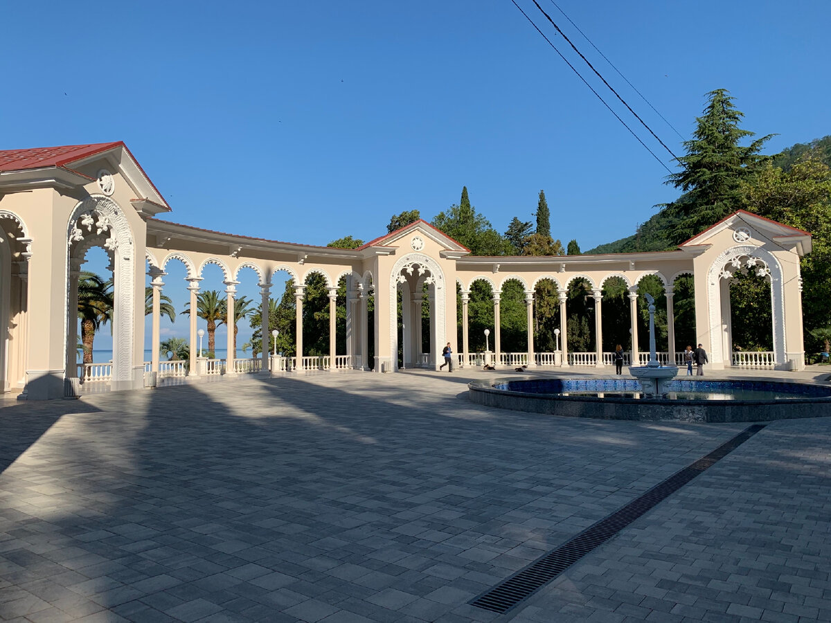 Колоннада в Гаграх