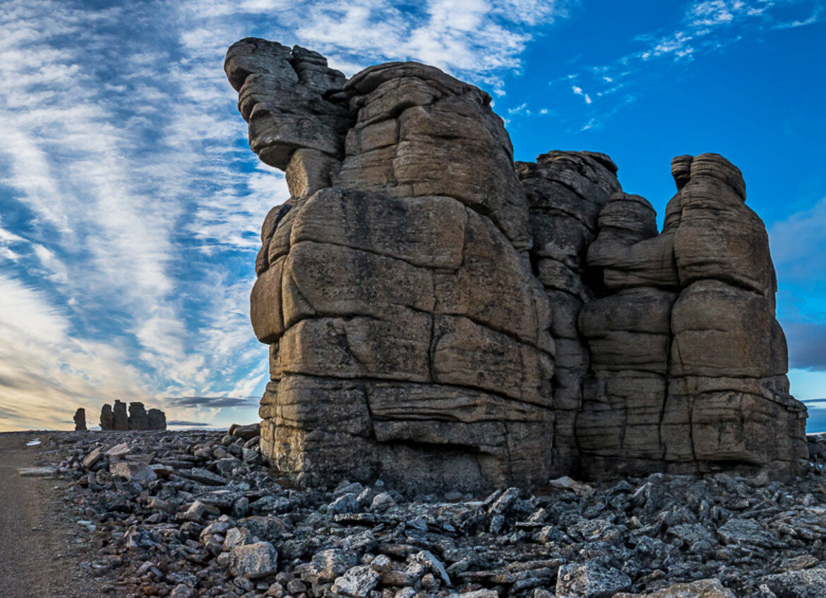 сейд кольский полуостров. природные или культурные памятники севера. природные или культурные памятники севера. объекты всемирного культурного наследия европейского севера. столбы выветривания маньпупунёр.