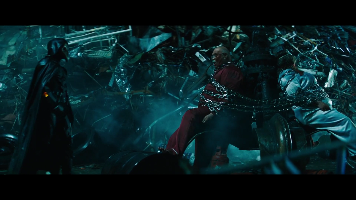 Кадр из х/ф "Майор Гром: Чумной доктор", 2021 год, режиссёр Олег Трофим. Чумной доктор и хозяин мусорной свалки Филипп Зильченко вместе с семьёй. 