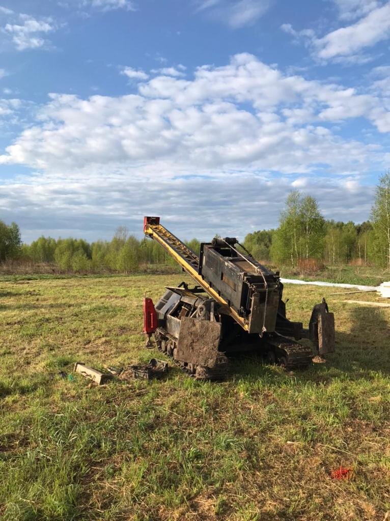 Машина, которая забивает жб сваи.