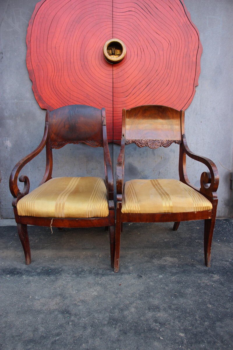 Пара кресел из "гарнитура" до реставрации