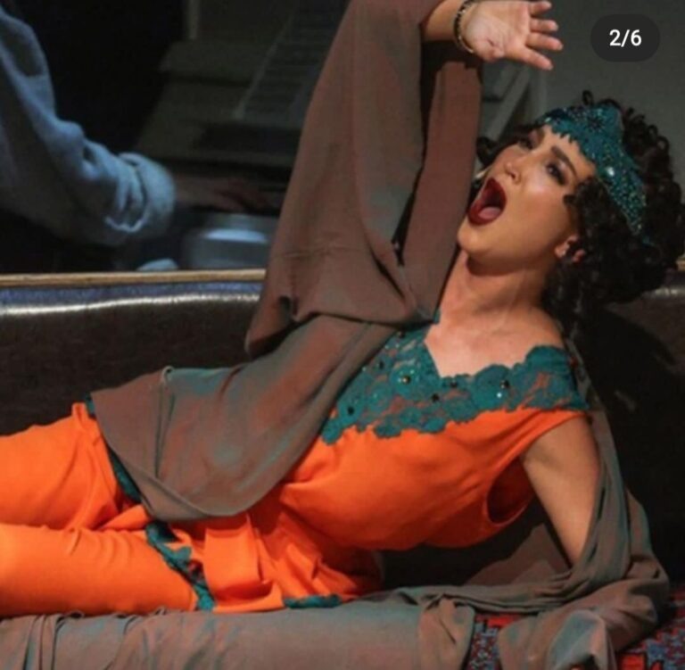 Руководство Московского Художественного академического театра (МХАТ) имени Горького не планирует брать в штат телеведущую Ольгу Бузову, которая участвует в спектакле «Чудесный грузин». Об этом в воскресенье, 13 июня, сообщает РЕН ТВ