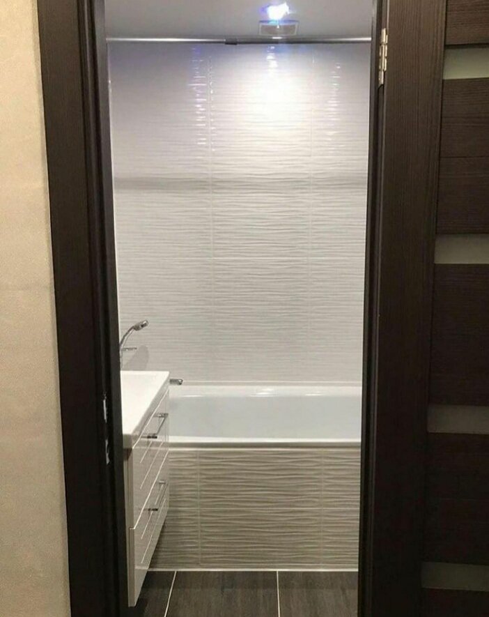 Санузел после ремонта. Листайте вправо.