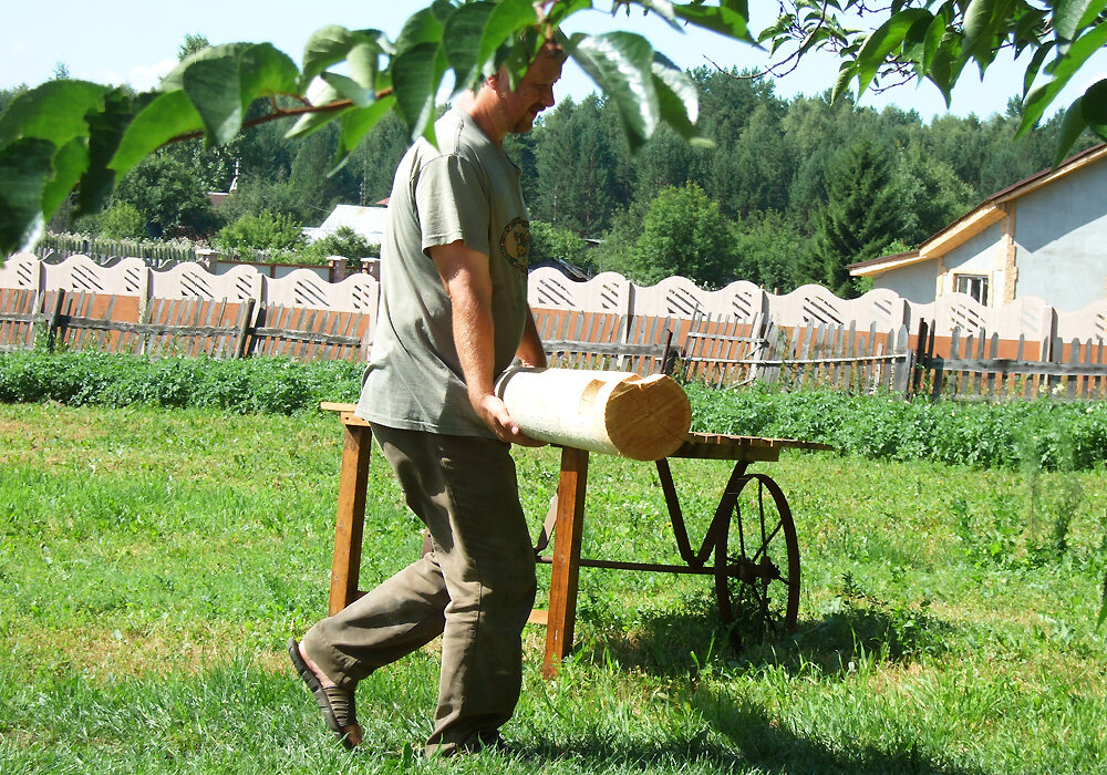 6 метровое бревно. Что может быть прекраснее перетаскивания тяжестей на жаре?
