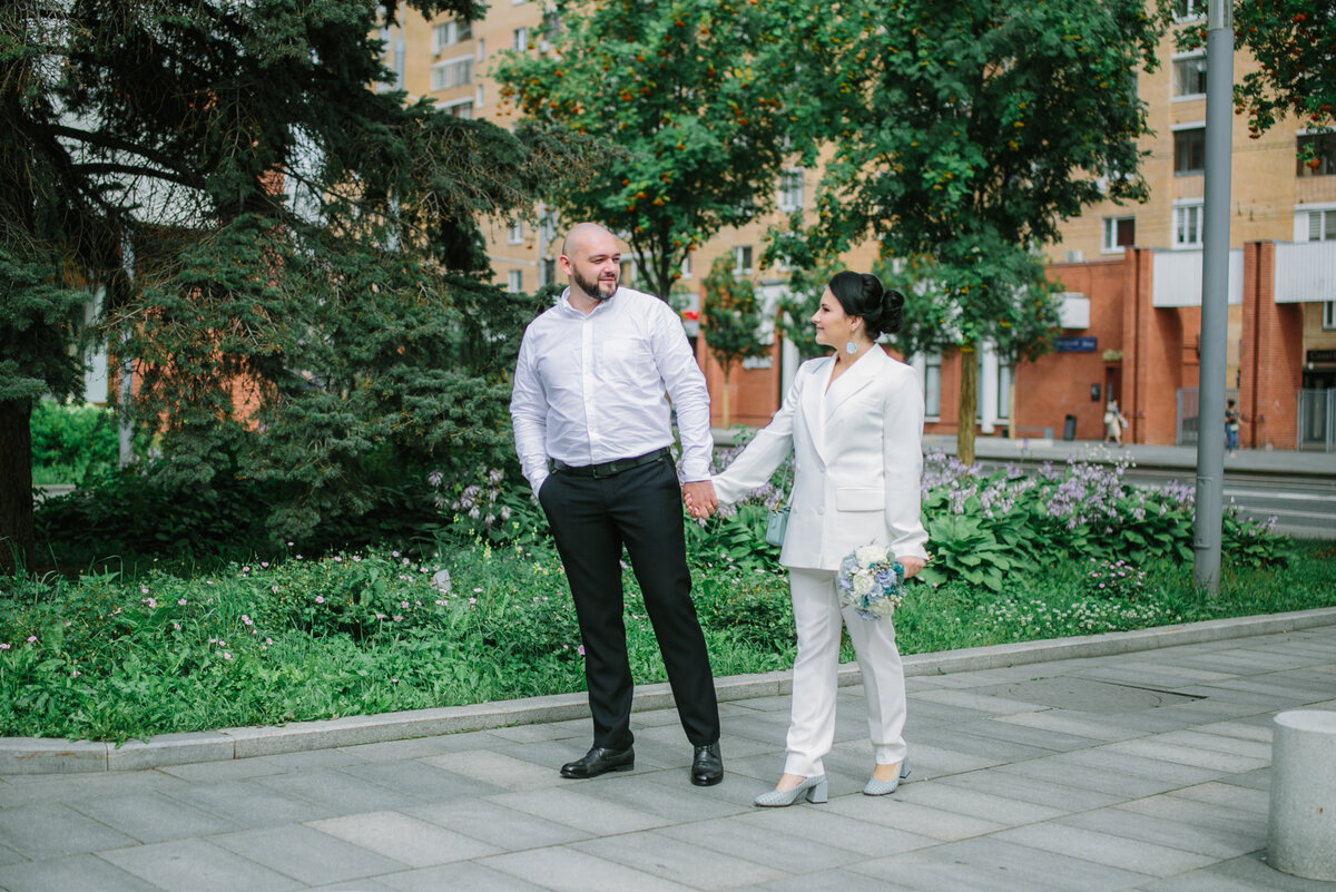 Аллея у Таганского ЗАГСа (фото Анна Павлова fineartphotos.ru)