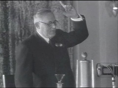 Вышинский обвиняет.