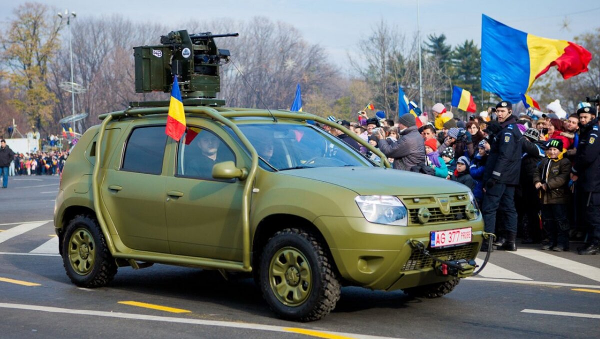 Dacia Duster на военном параде в Румынии, 2013 год. Источник изображения: twitter.com