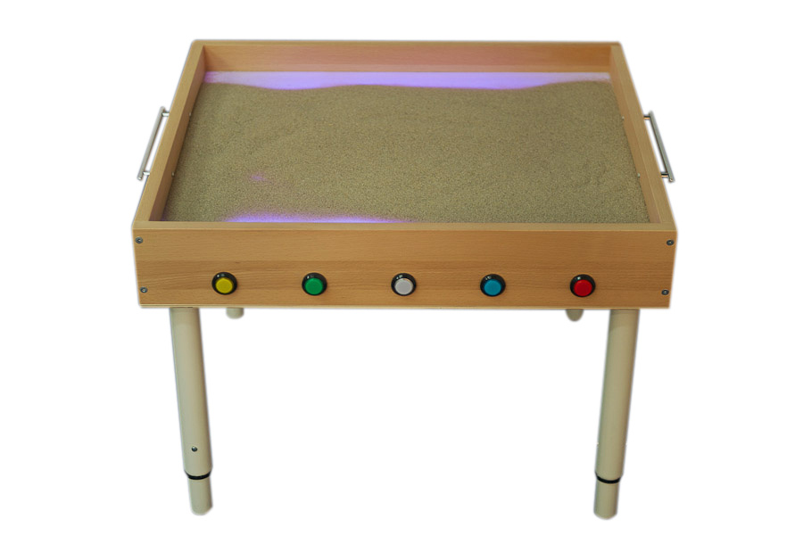 Световой стол – больше, чем просто модная игрушка. Это универсальная развивающая система, которая стимулирует творческие и интеллектуальные способности детей. Польза от рисования песком подтверждена практикой. Развитие происходит в полном соответствии со знаменитыми принципами Монтессори, направленными на воспитание гармоничной личности.  Польза рисования песком на световых столах для детей – в стимуляции творческих способностей, развитии воображения, памяти и мелкой моторики. Также сыпучий материал успокаивает, благотворно влияет на нервную систему, снимает эмоциональное напряжение.  Чрезмерно активные дети становятся более усидчивыми, внимательными, что повышает их интеллектуальный потенциал. Рисование песком оказывает комплексное воздействие, учитывая принцип межполушарной асимметрии. Световой стол подходит для левшей и правшей. Система стимулирует оба полушария,  что в дальнейшем дает ребенку определенные преимущества – он становится гармоничной личностью с развитым логическим и образным мышлением.
Работа с песком влияет на речь и письмо. Эти сферы связаны с развитием полушарий мозга. 
Световой стол для рисования песком можно покупать детям уже от 1 года, с возрастом интерес к игрушке только увеличивается. Дети обожают играть с песком: мять, пересыпать из ладошки в ладошку, чертить линии, создавать узоры. Всё это полезно, способствует естественному и гармоничному развитию.
На «песочном» столе можно рисовать всё что угодно, стирать и заново создавать маленькие шедевры. Здесь нет страха совершить ошибку и испортить картину, поэтому ребёнок более раскрепощен. Он может экспериментировать, самовыражаться, быть спонтанным. А это лучший способ раскрытия творческого потенциала.

