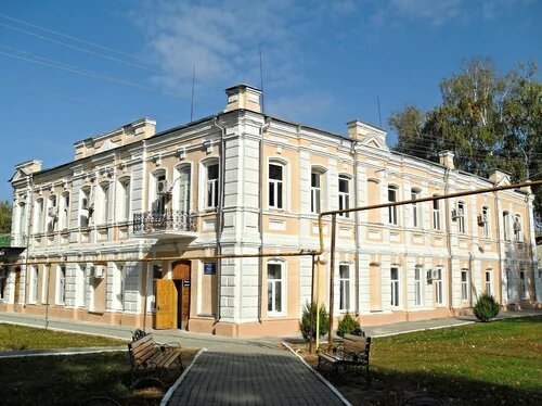 Не могу сказать какого года фото, наверное что-то между 2010-2020 гг Ещё нет ужасного забора и цвет довольно удачный